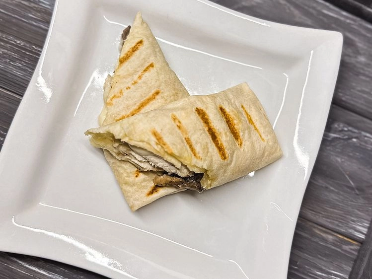 Лаваш з куркою та грибами