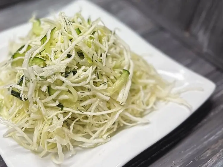 Салат капуста з огірком